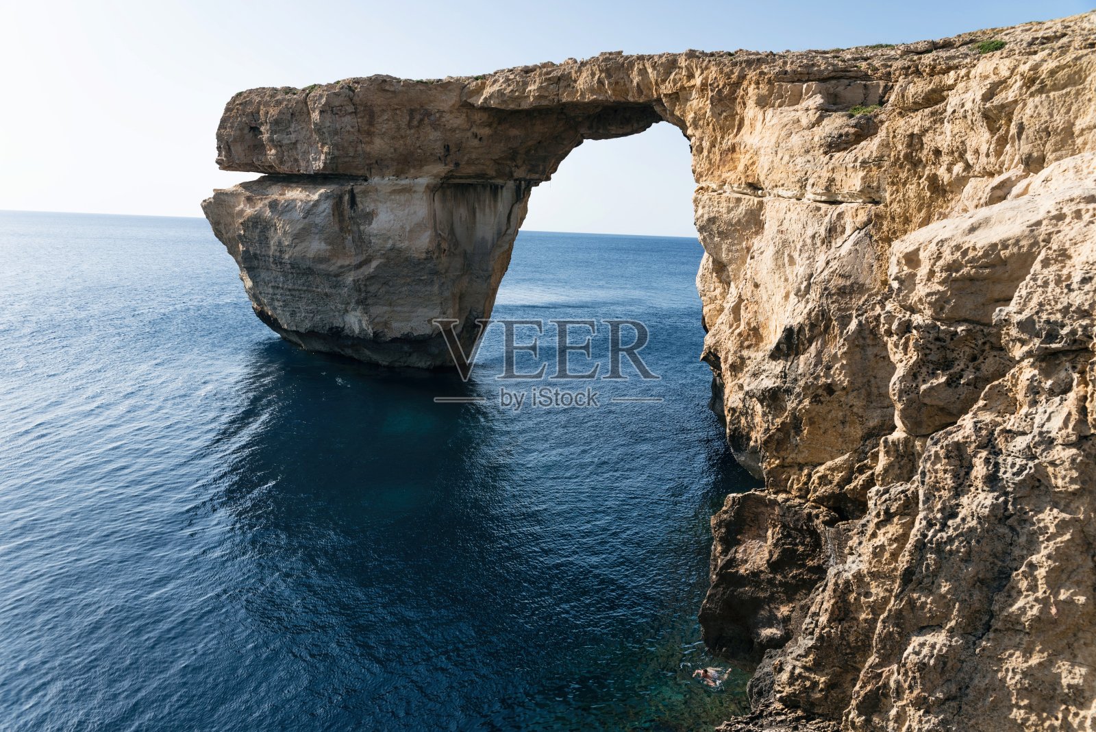 蔚蓝之窗德威拉之窗位于马耳他的戈佐岛德威拉湾，靠近内海和真菌岩照片摄影图片