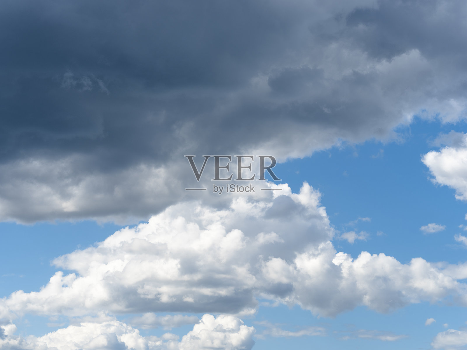 白色的多云的天空照片摄影图片