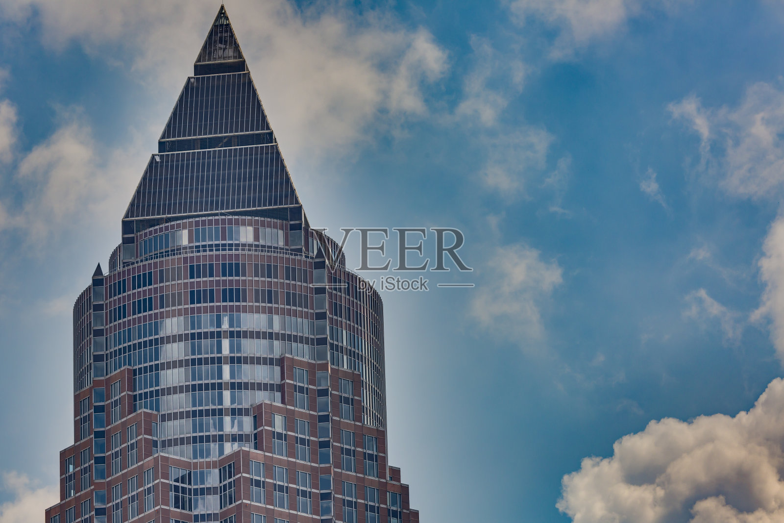 壮观的高层建筑屋顶照片摄影图片