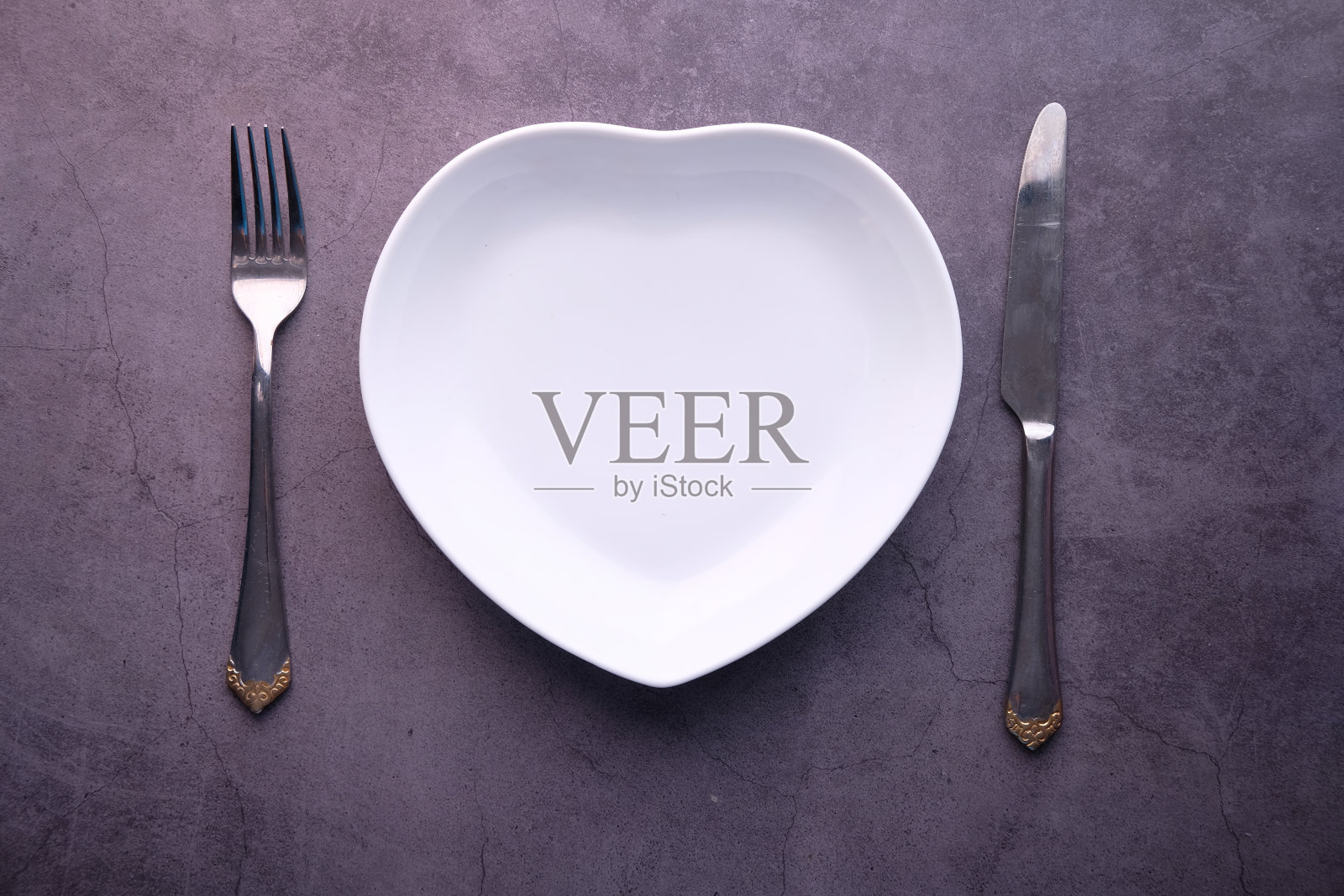 用刀叉清洁白色盘子照片摄影图片