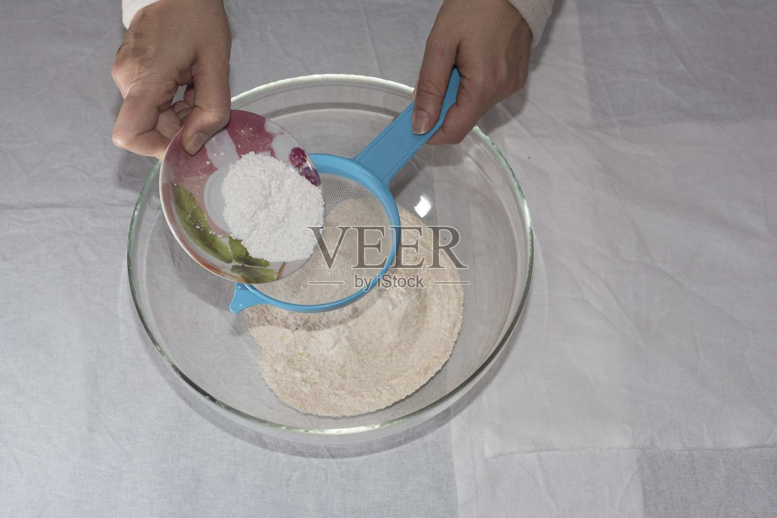 香料煎饼。成分和过程。照片摄影图片