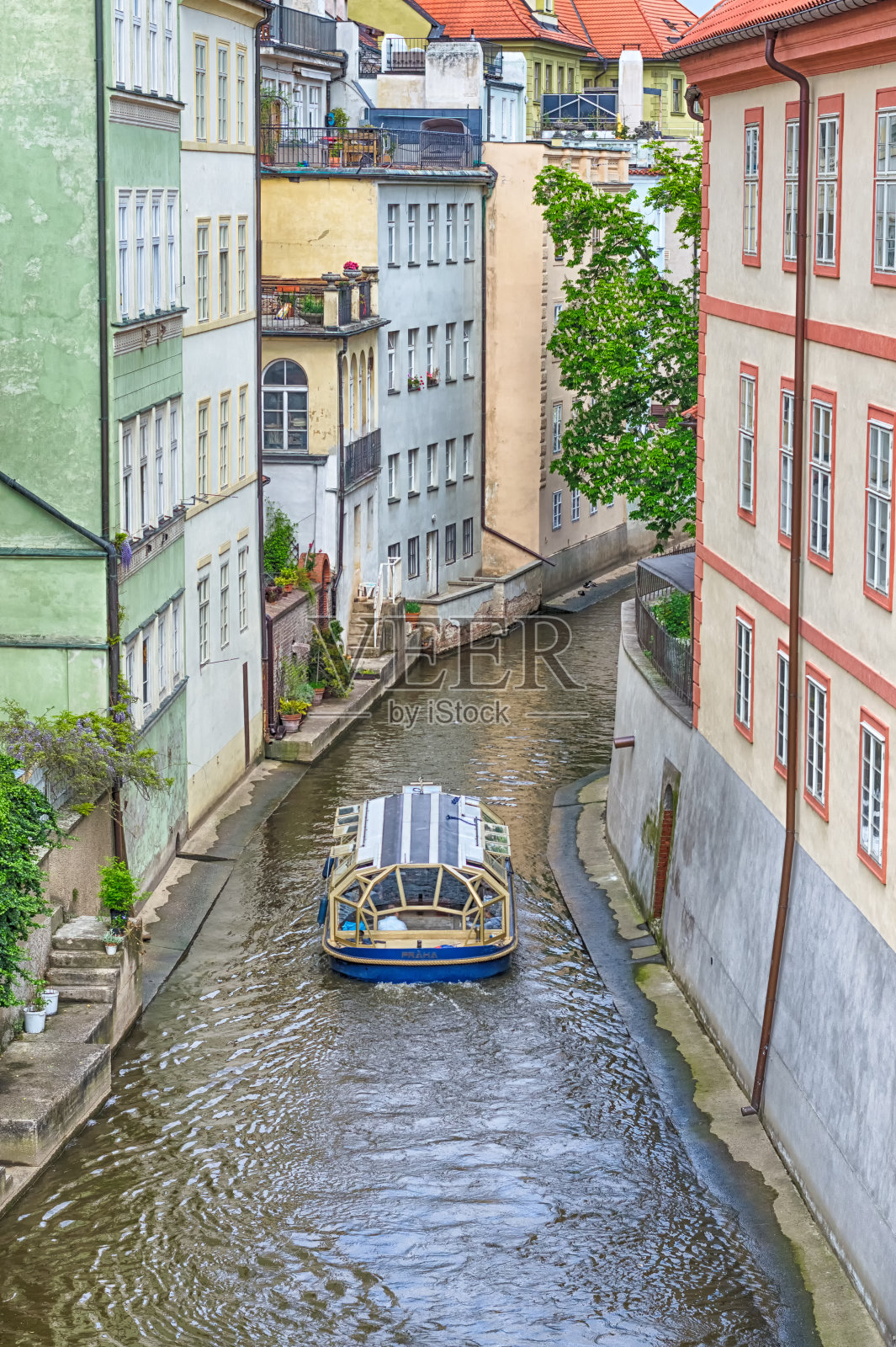 位于布拉格的切尔托夫卡狭窄水道，被称为“小布拉格威尼斯”照片摄影图片