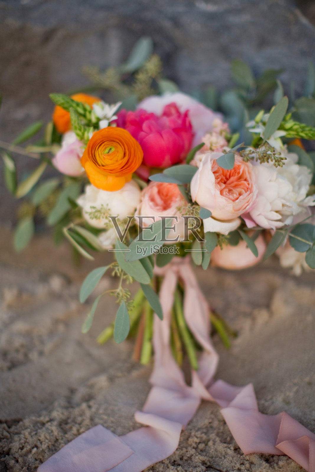 婚礼花束与牡丹，毛茛，玫瑰照片摄影图片