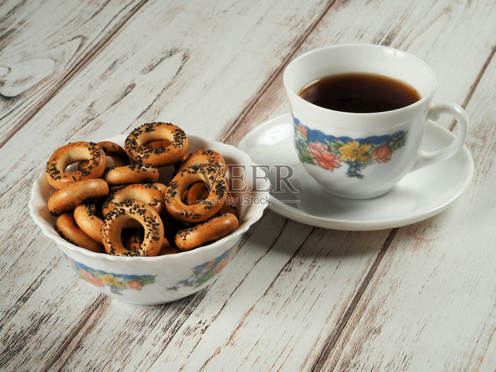 一杯茶，和罂粟干照片摄影图片