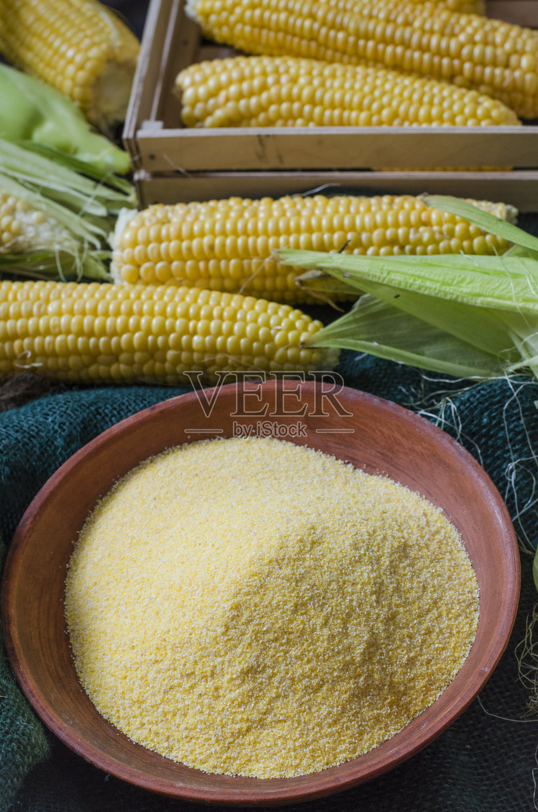 这位母亲玉米粗燕麦粉照片摄影图片