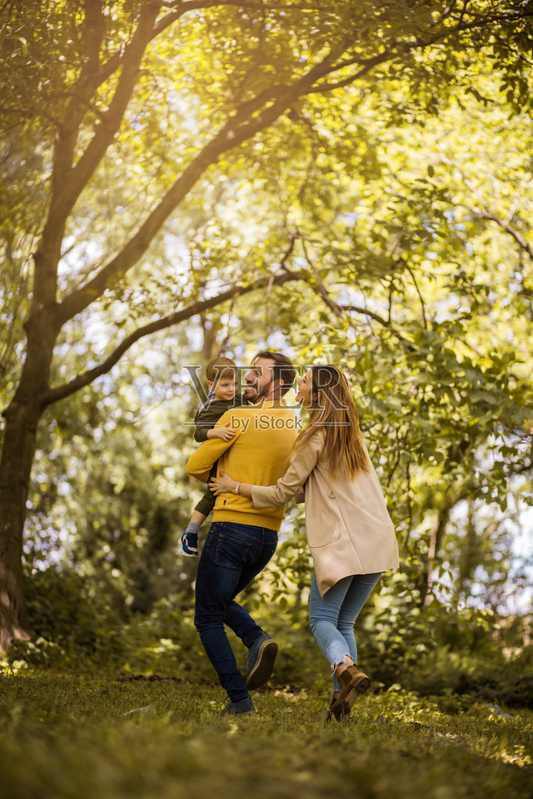夏天的乐趣。照片摄影图片