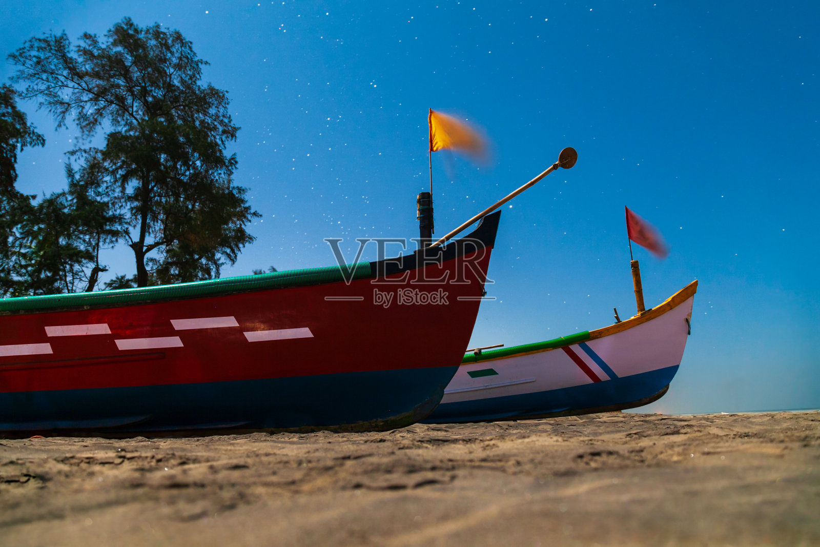 渔民在果阿的海滩上捕鱼照片摄影图片