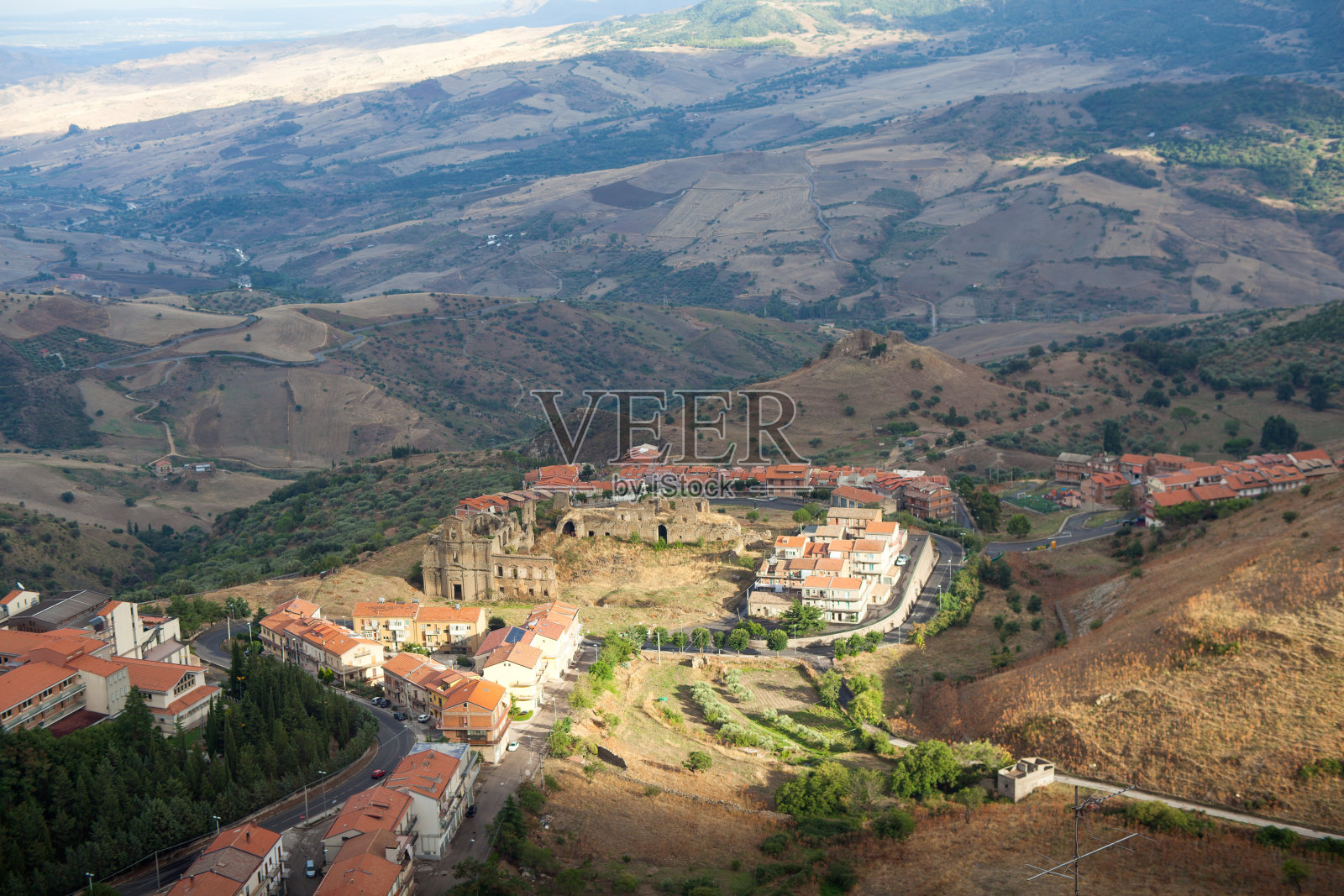 西西里岛的小镇特鲁伊纳照片摄影图片