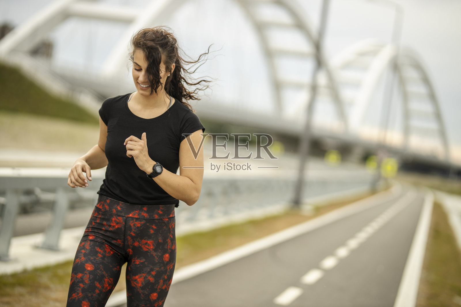 适合女性慢跑照片摄影图片