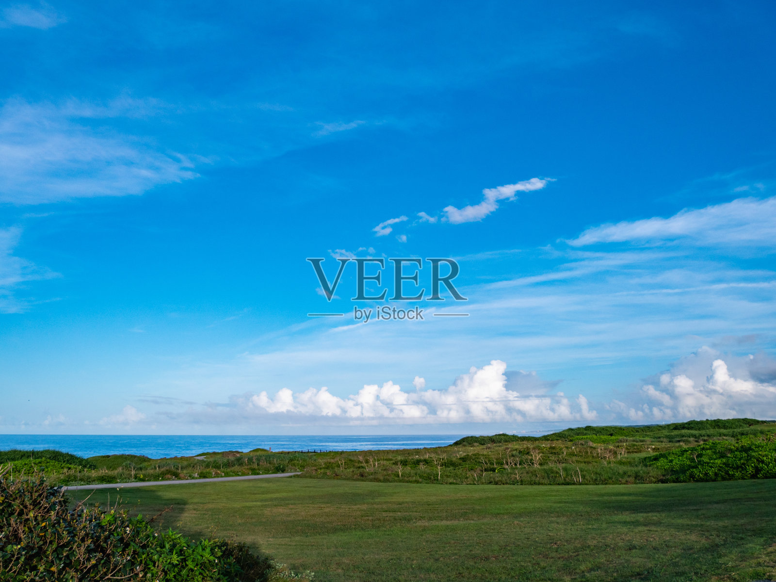 东产崎角是日本前100名景点之一。东-产崎角位于日本冲绳县宫古岛的最东部。照片摄影图片