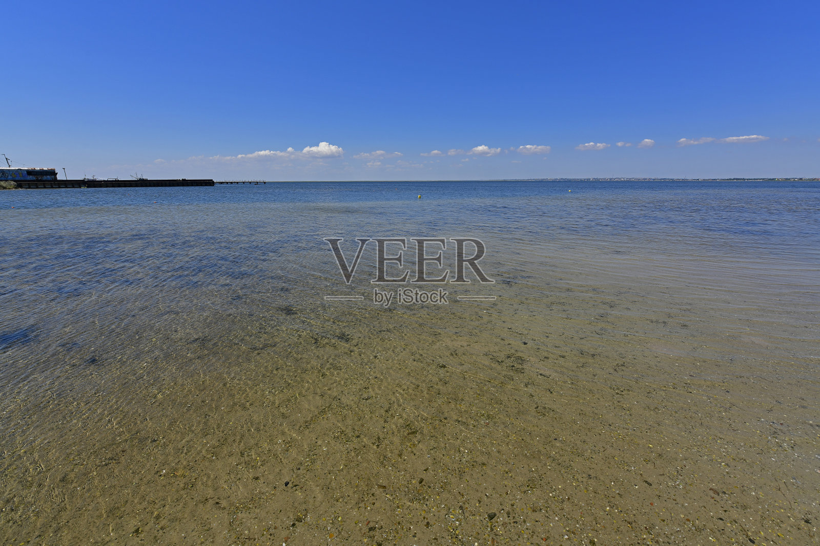 平静的海湾。照片摄影图片