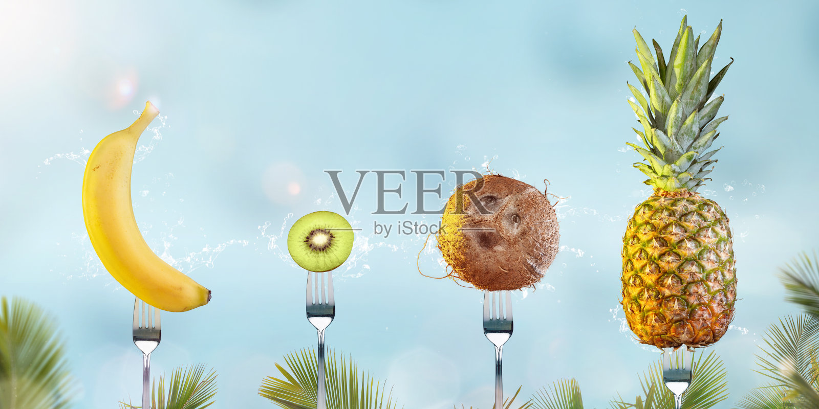 叉子上的热带水果照片摄影图片