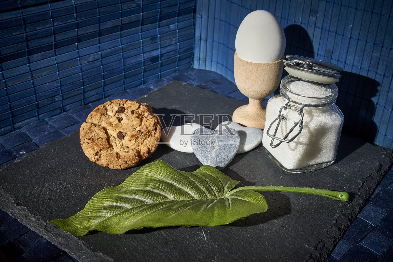 早餐前的瑞士阿尔卑斯山照片摄影图片