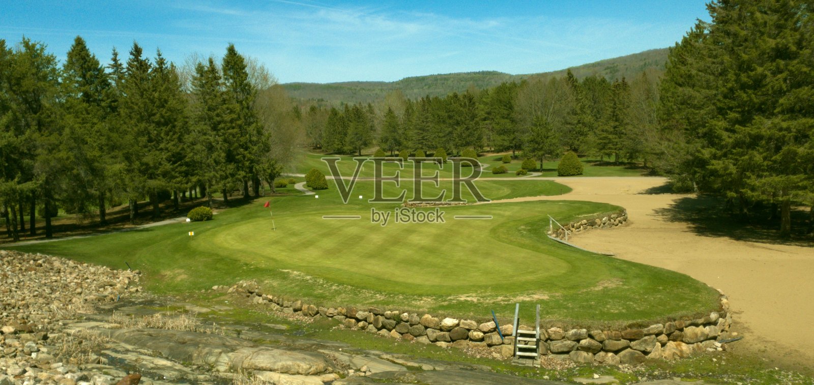 魁北克的春季高尔夫球场照片摄影图片