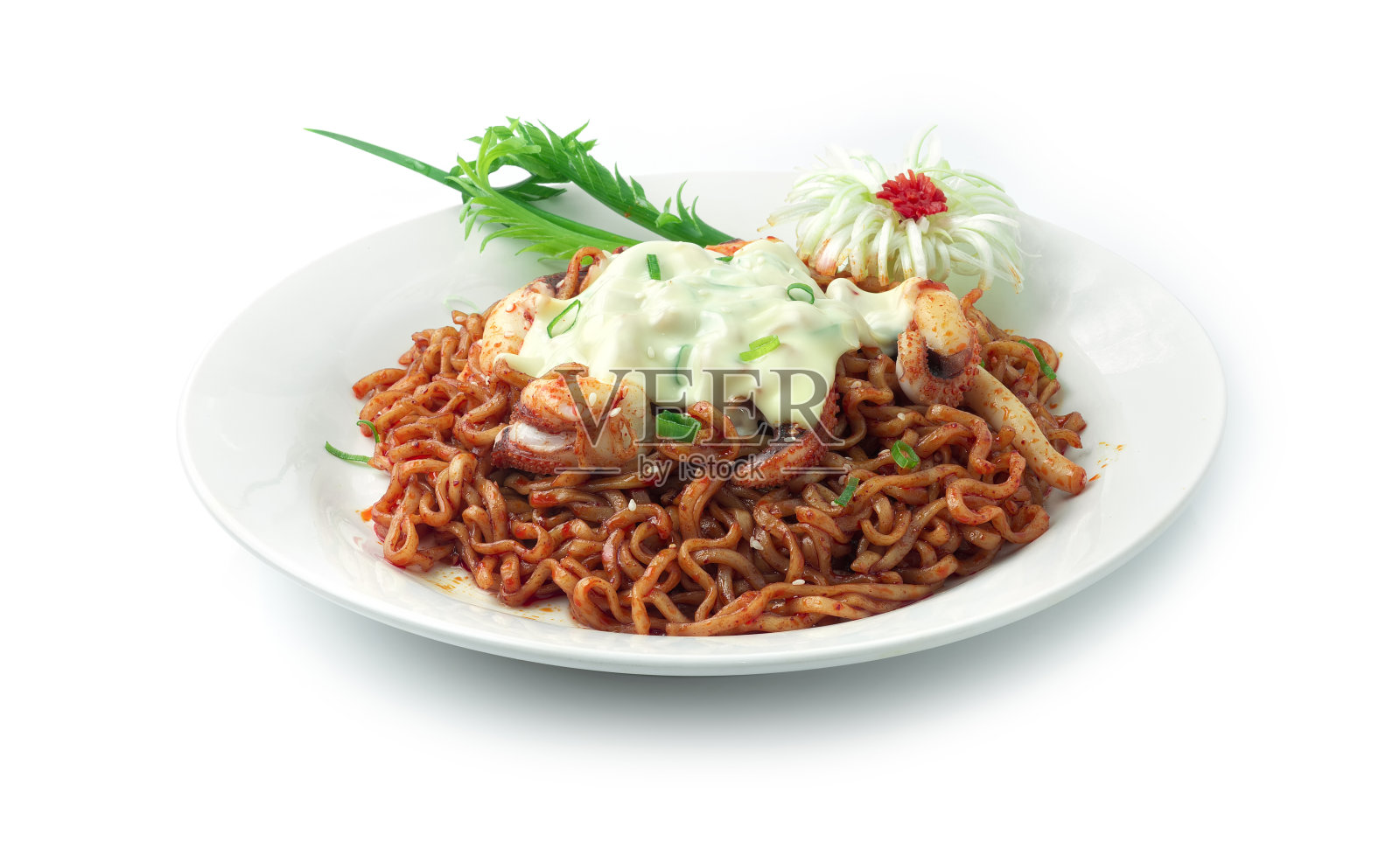 韩式马苏里拉芝士鱿鱼炒辣面照片摄影图片