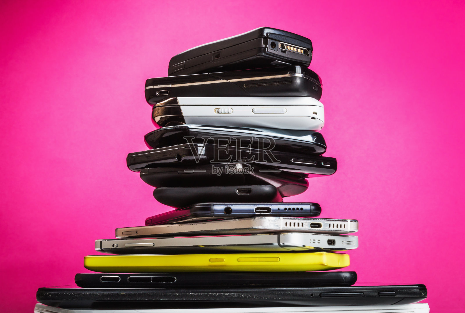 过时和现代的智能手机和移动电话照片摄影图片