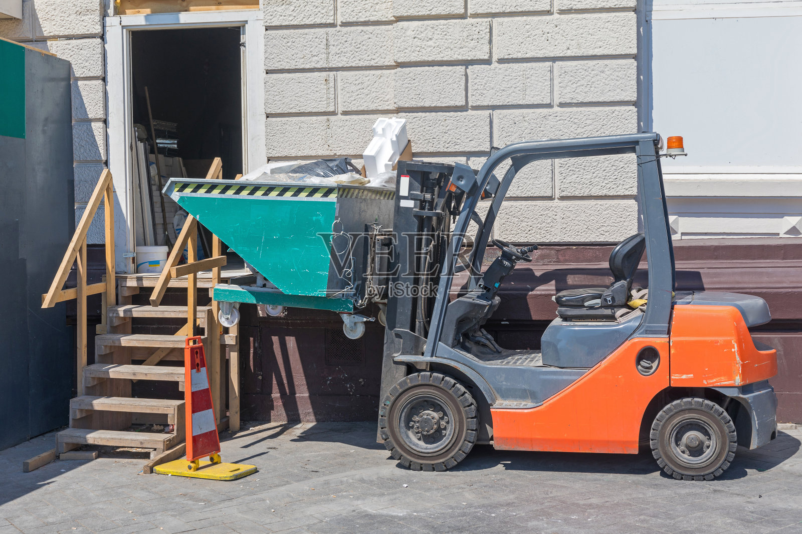 箕斗集装箱叉车照片摄影图片