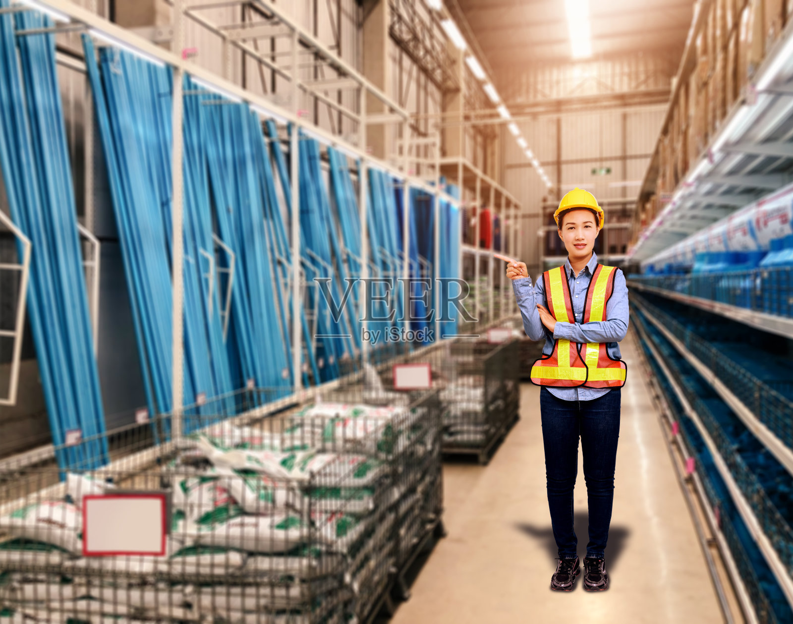 女员工仓库操作员肖像照片摄影图片