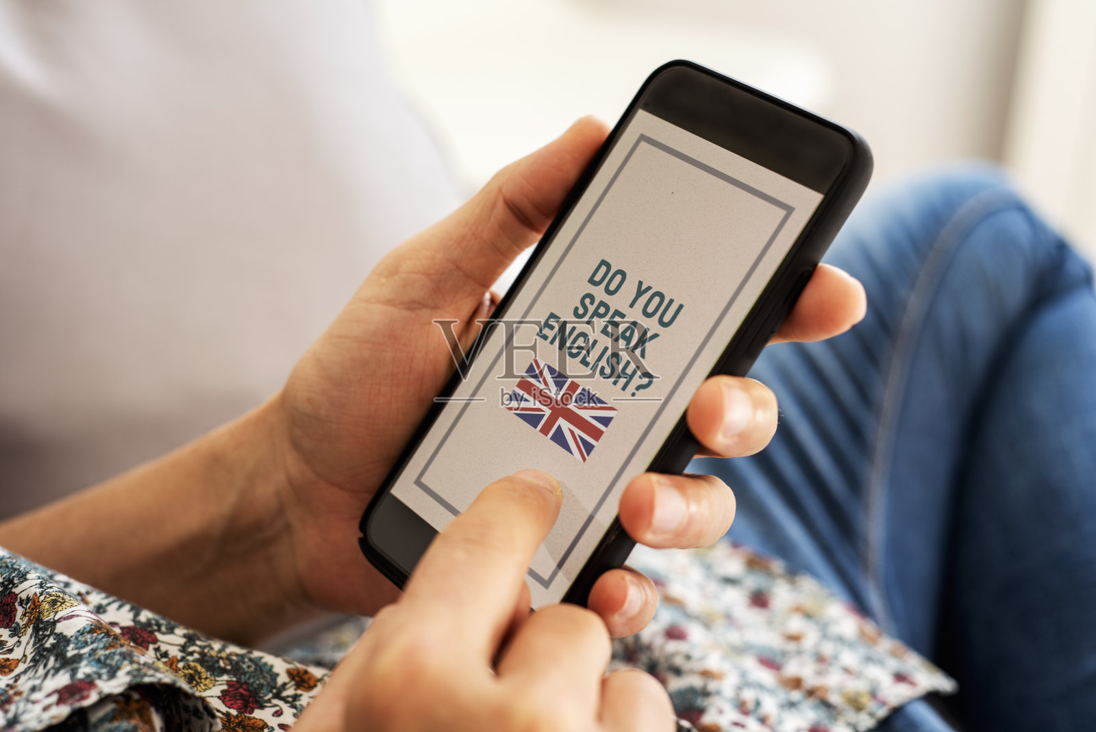 你用智能手机讲英语吗照片摄影图片