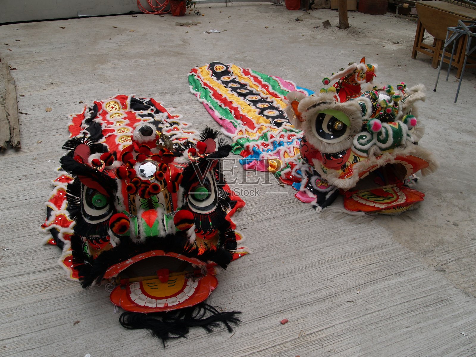 龙年服饰照片摄影图片