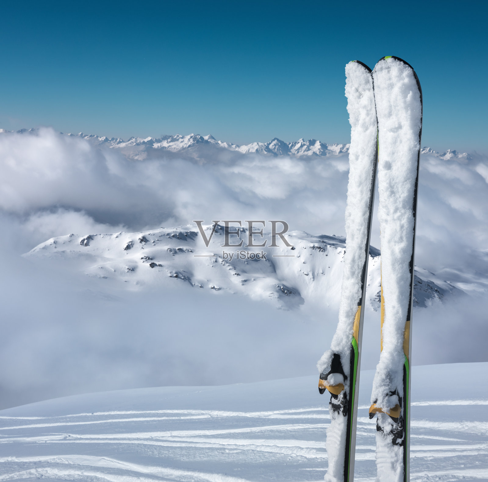 滑雪的完美日子照片摄影图片