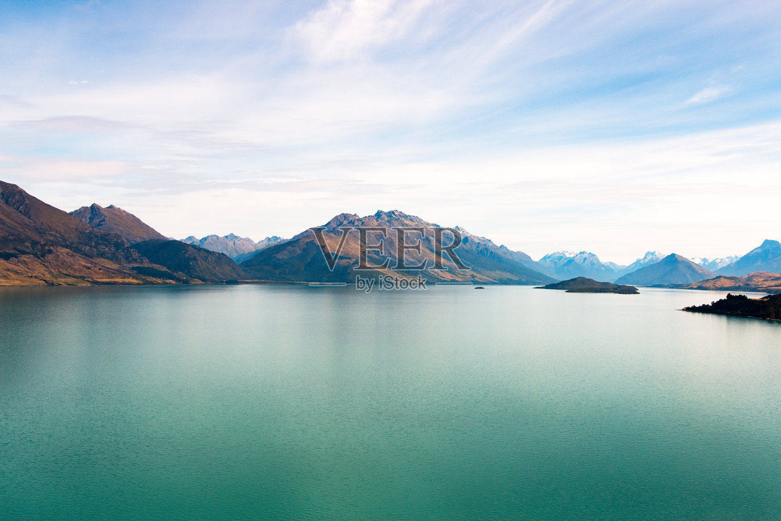 风景秀丽的瓦卡蒂普湖，南岛，新西兰照片摄影图片