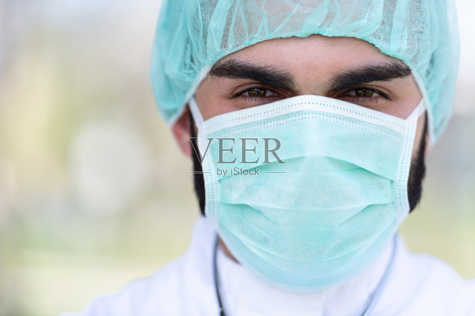 带面具的医生肖像照片摄影图片