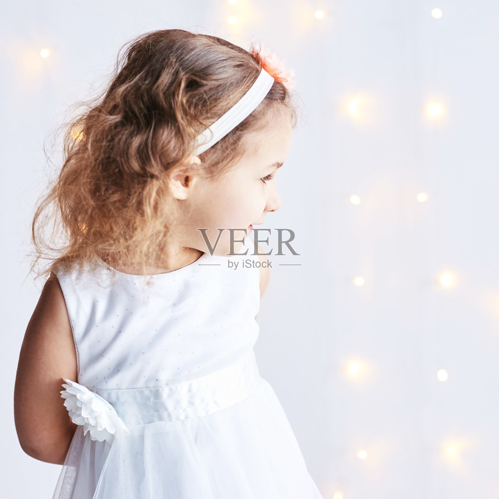 可爱的小女孩肖像。摄影的奢侈女孩子。快乐的情绪照片摄影图片