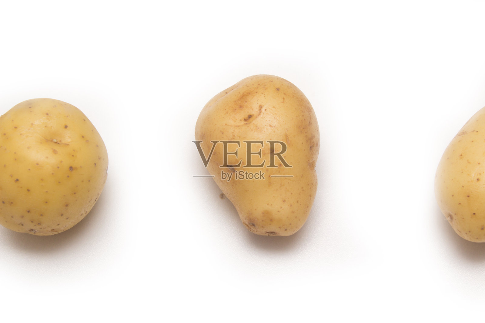 生马铃薯孤立在白色，与修剪路径照片摄影图片