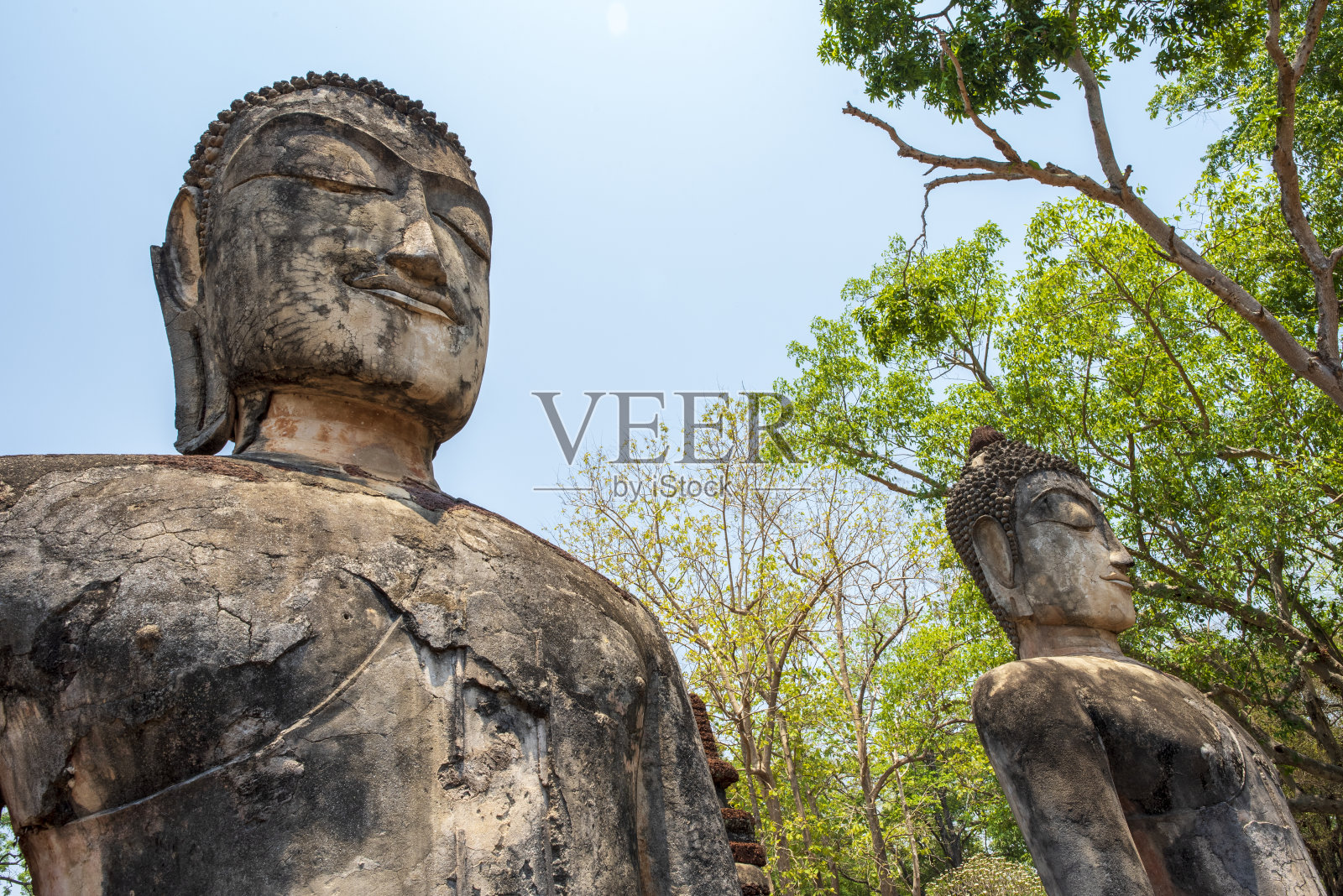 水泥佛像，世界遗产泰国甘蓬历史公园照片摄影图片