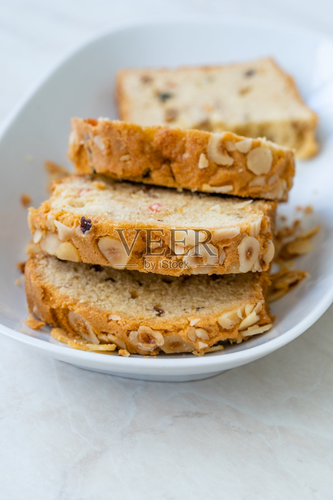 土耳其风格自制水果干榛子片/磅蛋糕干果。照片摄影图片