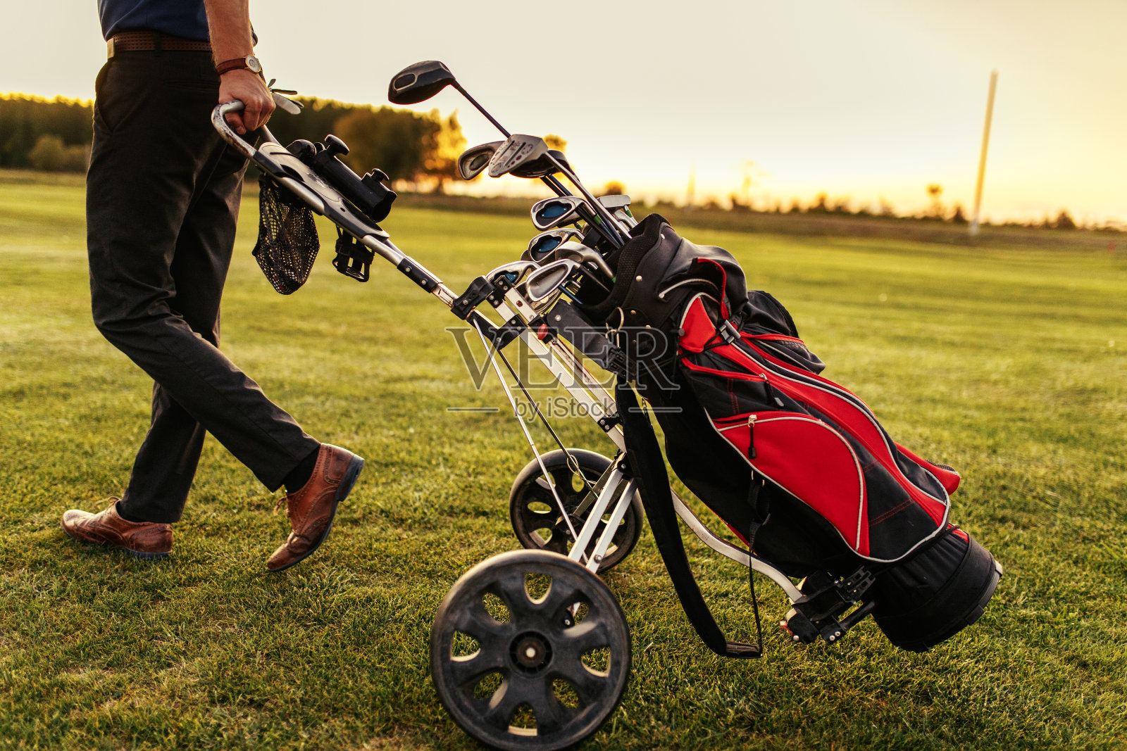 去他们最喜欢的地方的路上照片摄影图片