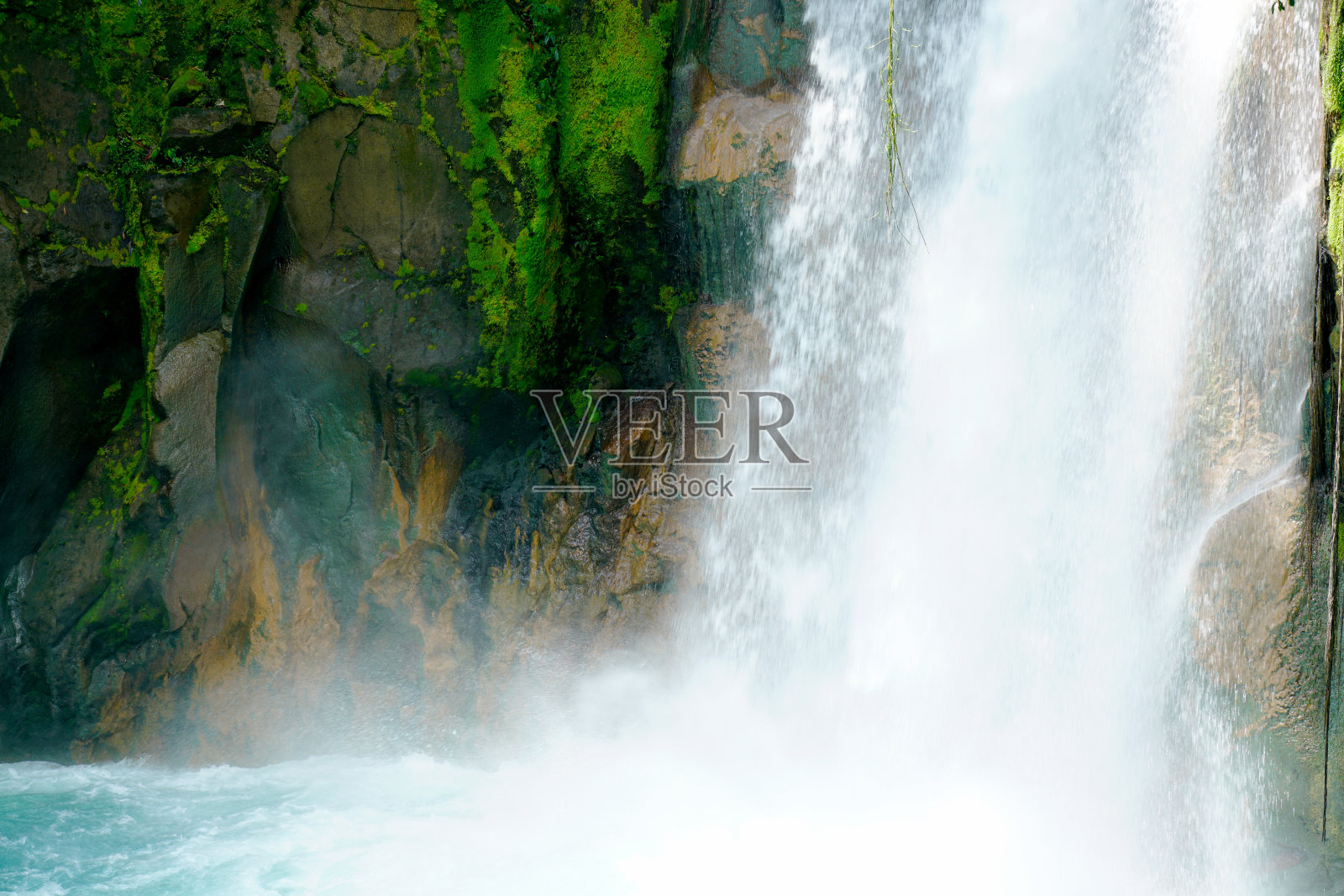 塞莱斯特瀑布和丛林跋涉照片摄影图片