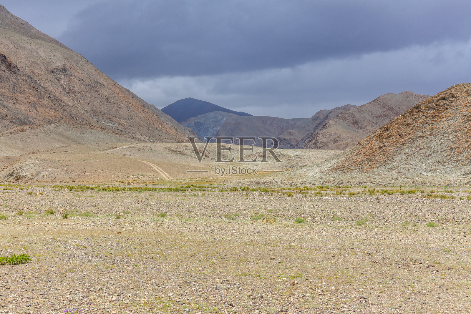 典型的蒙古景观。蒙古大草原，蒙古阿尔泰照片摄影图片