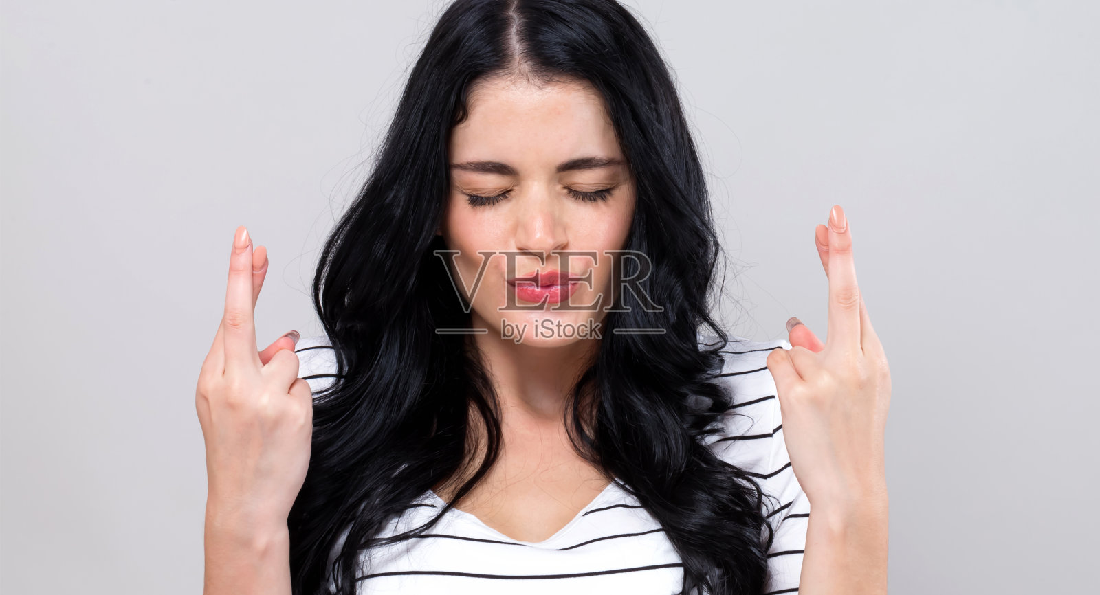 希望好运的年轻女子照片摄影图片