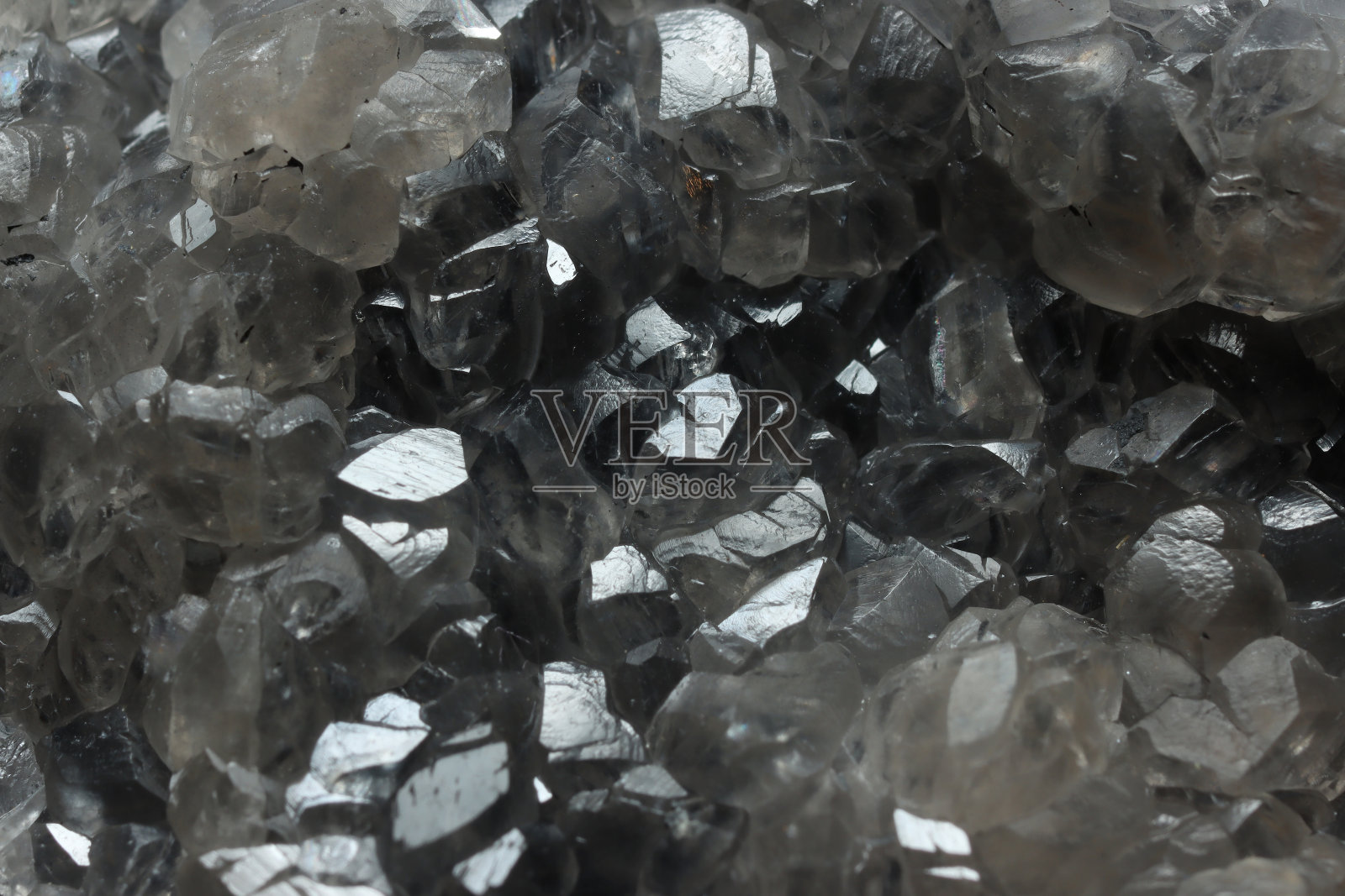 方铅矿基质上清晰的菱锌矿物照片摄影图片