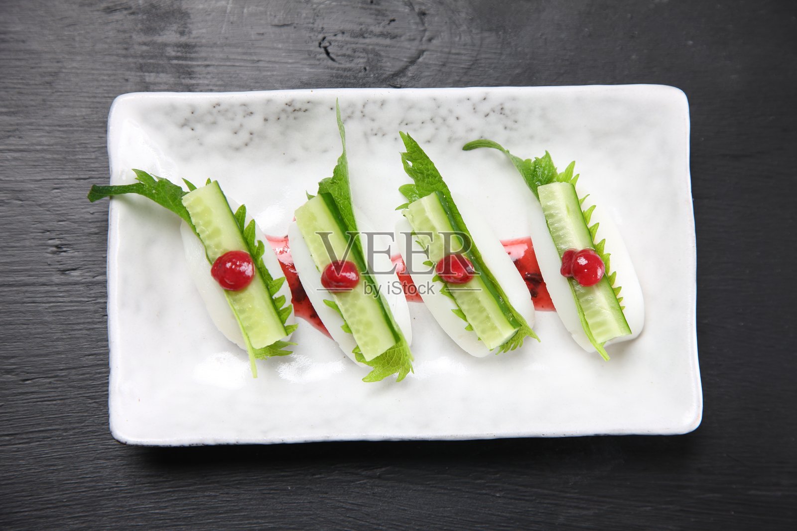 日式黄瓜清蒸鱼酱照片摄影图片