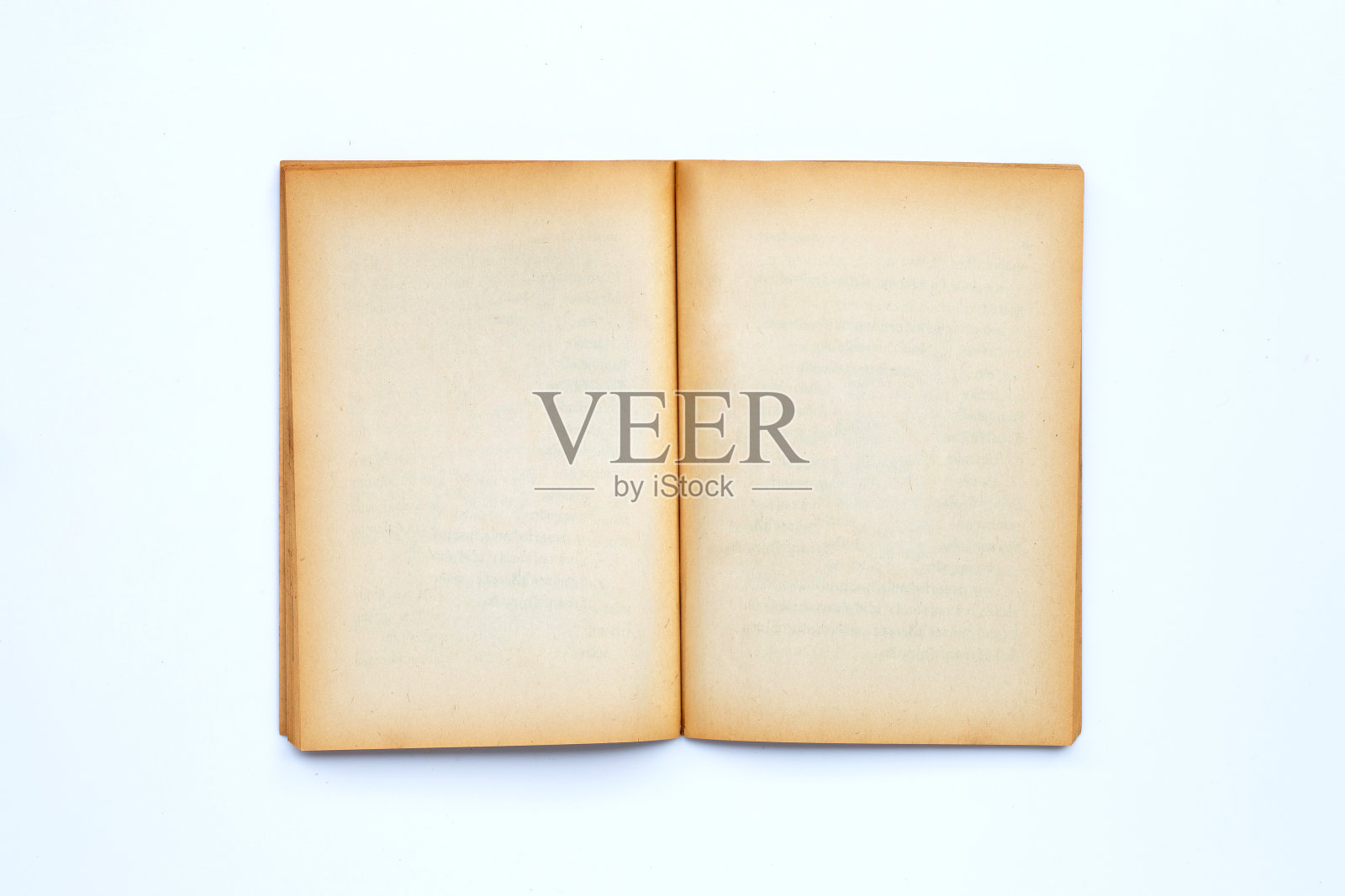 翻开旧书孤立在白色的背景。照片摄影图片