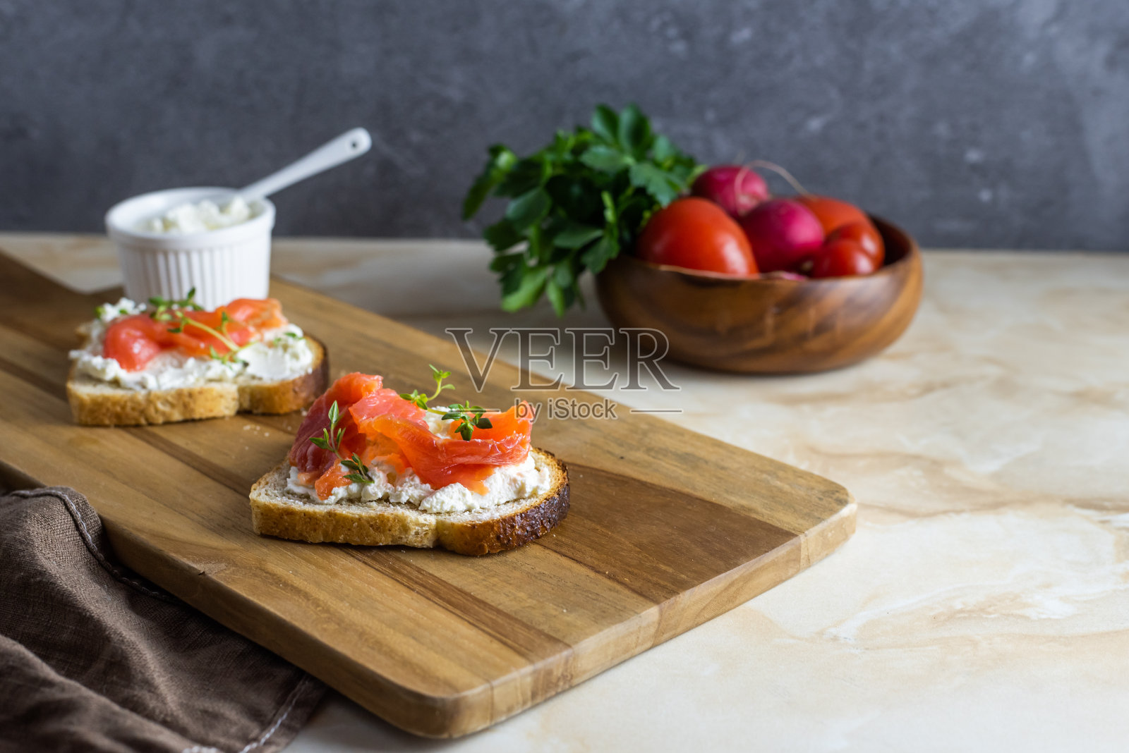 三明治配白干酪照片摄影图片