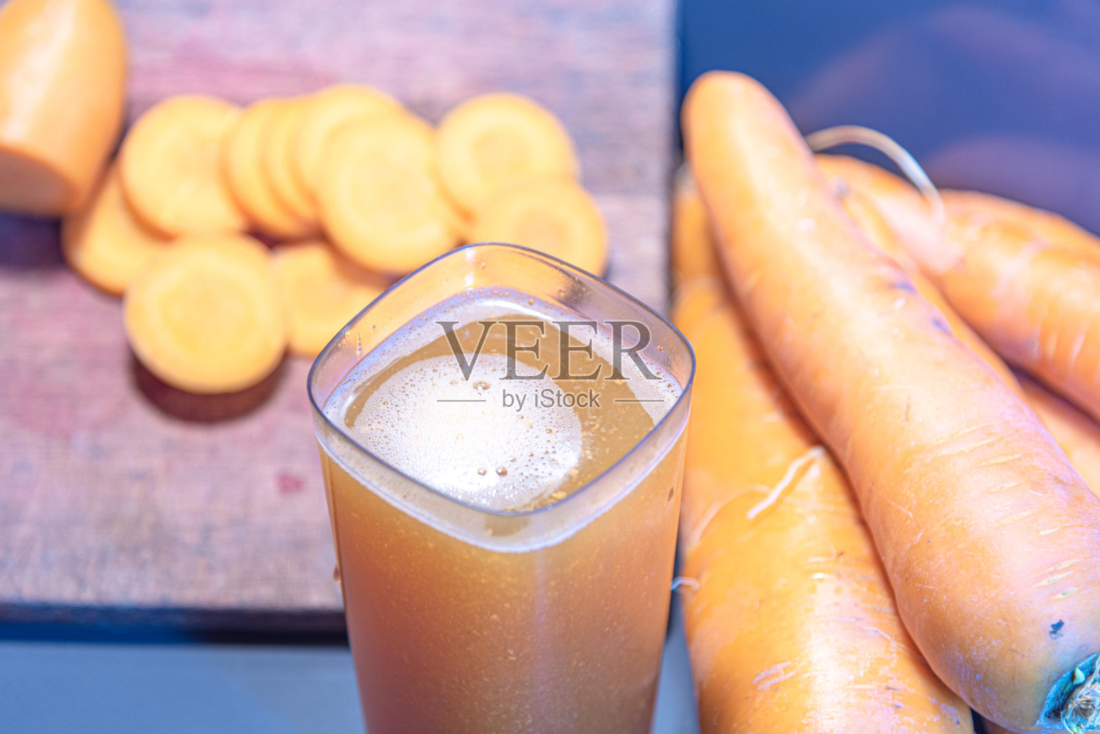 排毒果汁。胡萝卜瘦身汁巨大成功)照片摄影图片