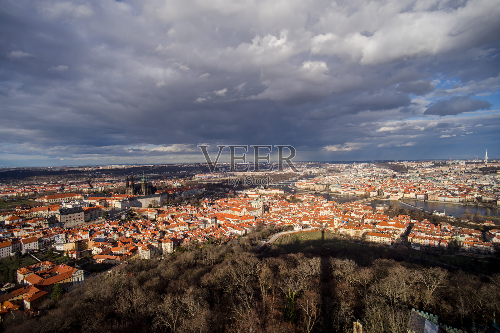 布拉格全景从佩特里尼塔照片摄影图片