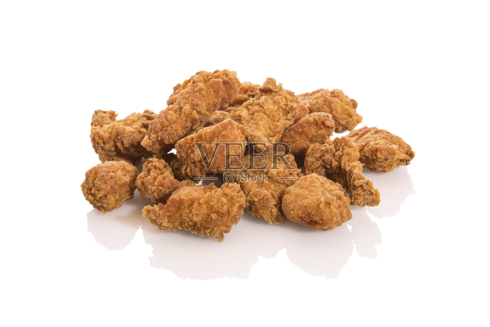 炸鸡块孤立在白色上照片摄影图片