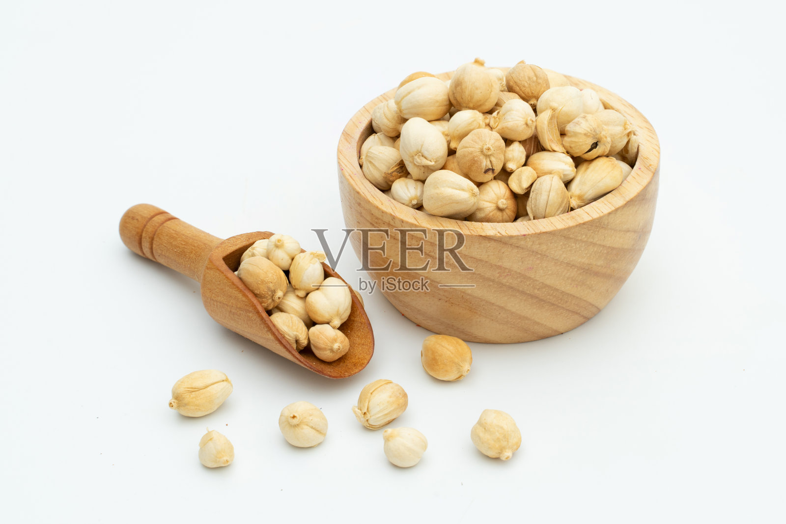 干香料药草暹豆蔻木碗上白照片摄影图片