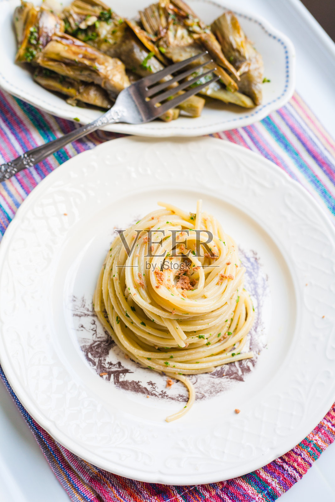 洋蓟意大利面照片摄影图片