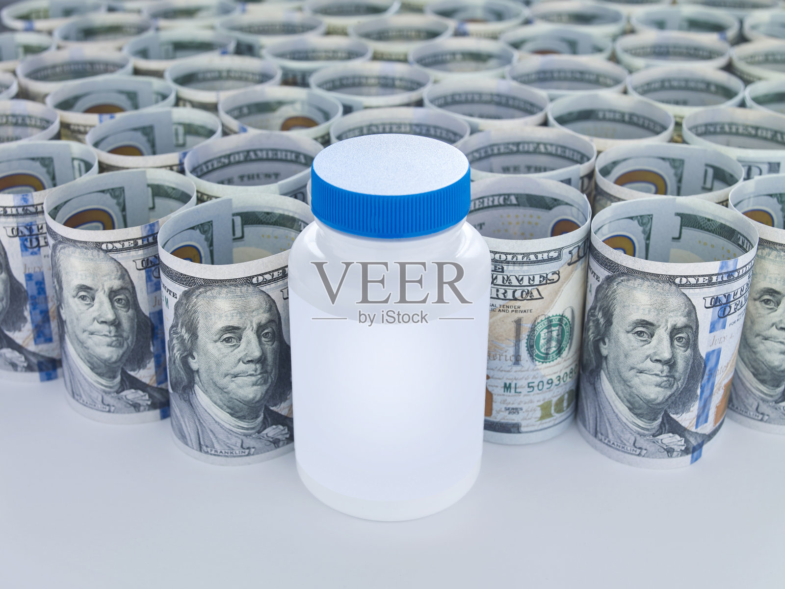 美元卷和药盒照片摄影图片