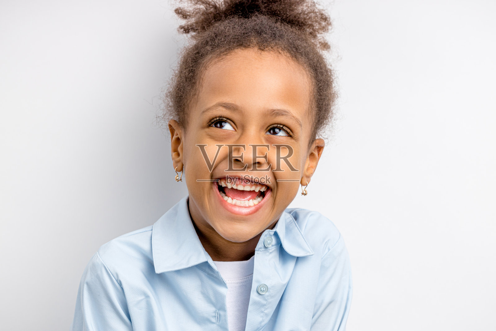 快乐的孩子女孩孤立照片摄影图片