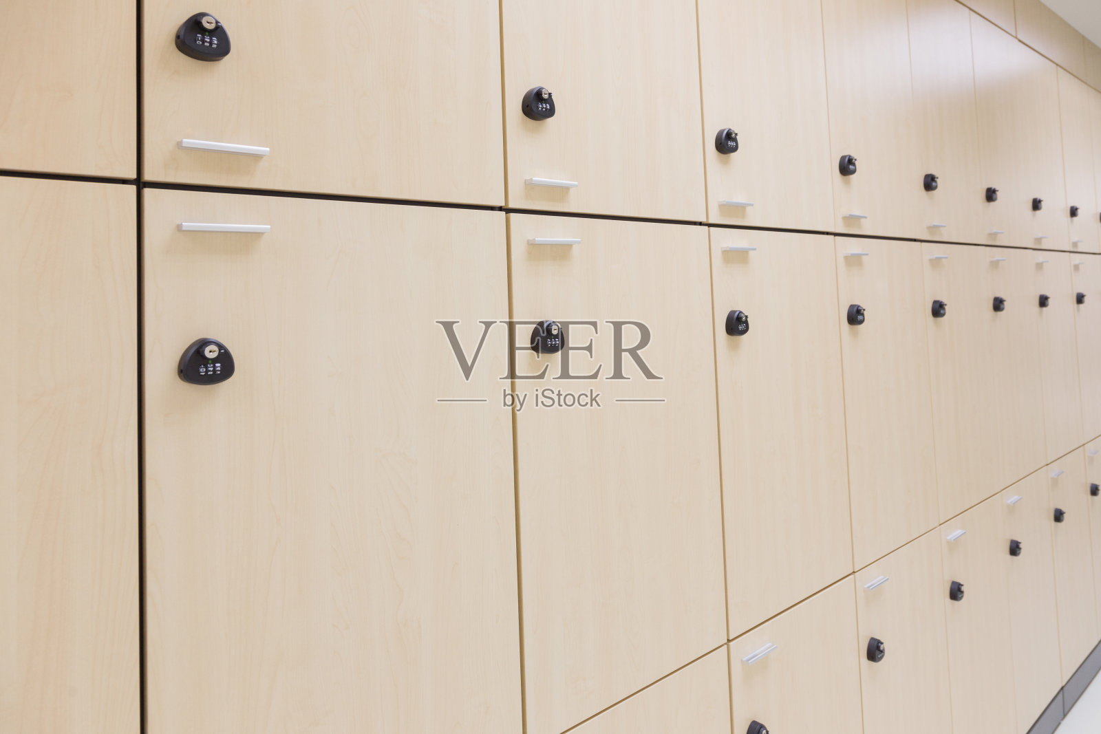 现代木质储物柜照片摄影图片