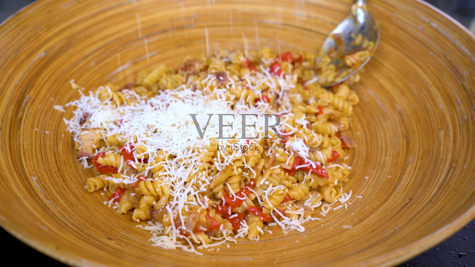 通心粉制作过程的特写照片摄影图片