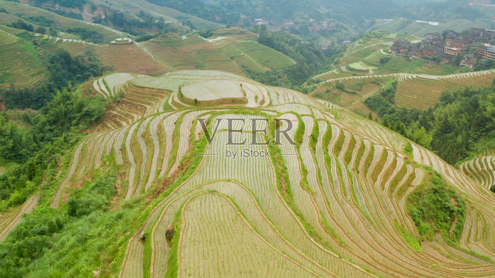 无人机拍摄的中国龙脊梯田照片摄影图片