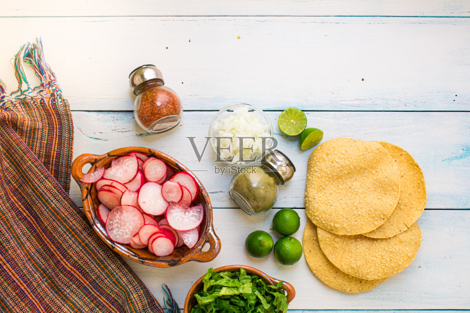 食材吃pozole照片摄影图片